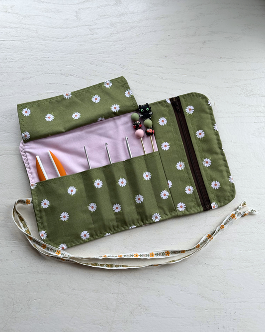 Daisies Crochet Hook Roll-up Case