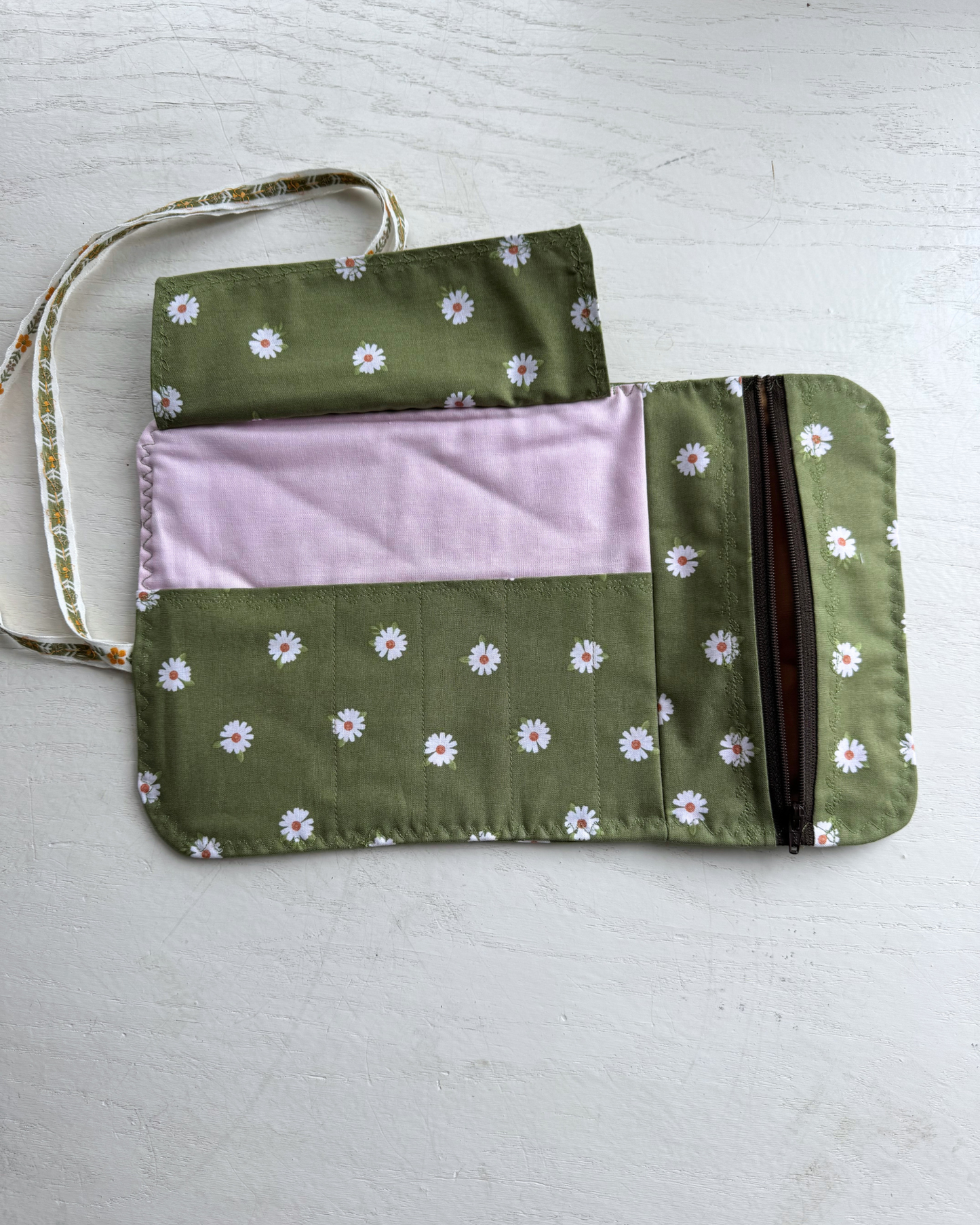 Daisies Crochet Hook Roll-up Case