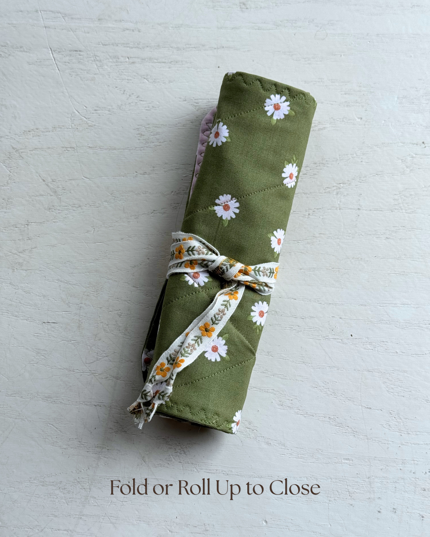 Daisies Crochet Hook Roll-up Case
