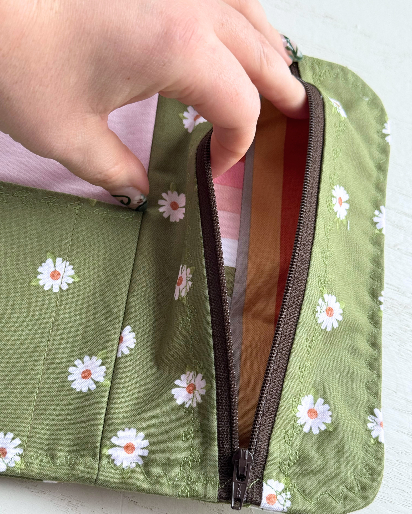 Daisies Crochet Hook Roll-up Case