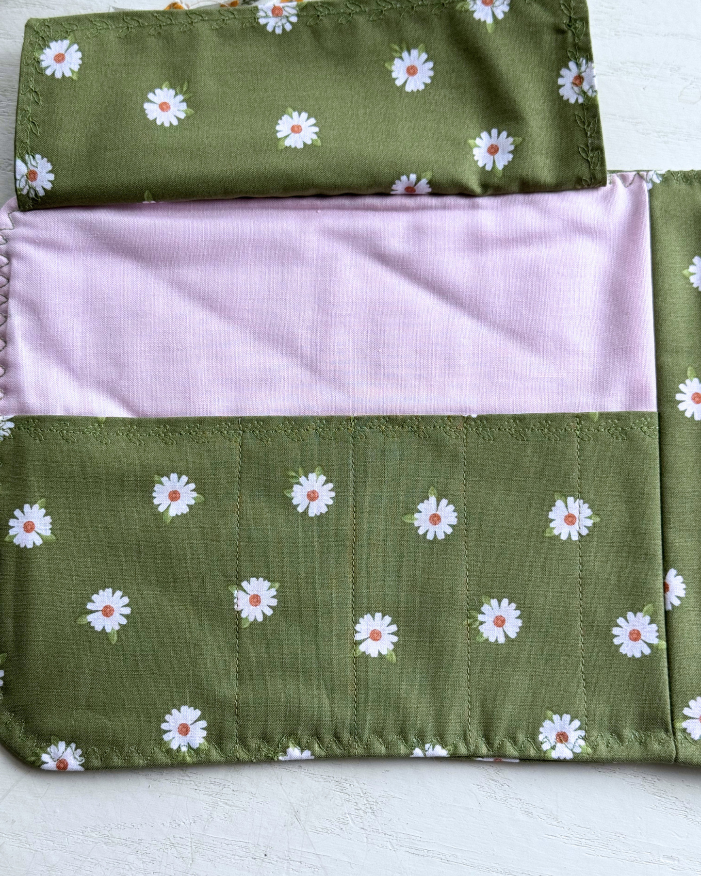 Daisies Crochet Hook Roll-up Case
